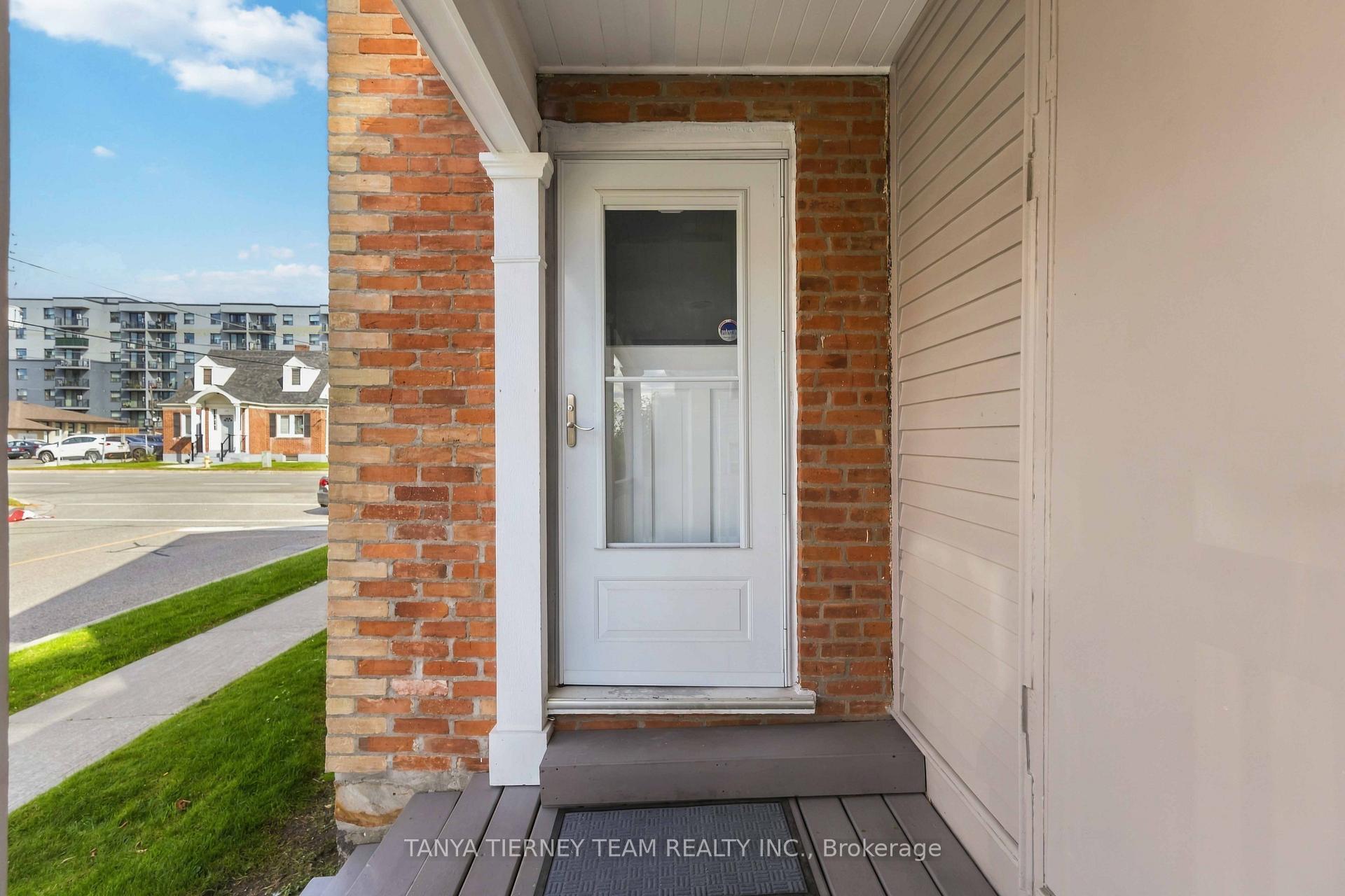 Photo 6 of Unit Upper, 168 Centre Street S, Oshawa, Central — HOMEH