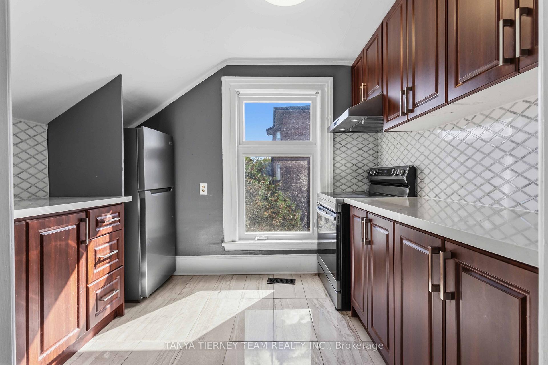 Photo 12 of Unit Upper, 168 Centre Street S, Oshawa, Central — HOMEH