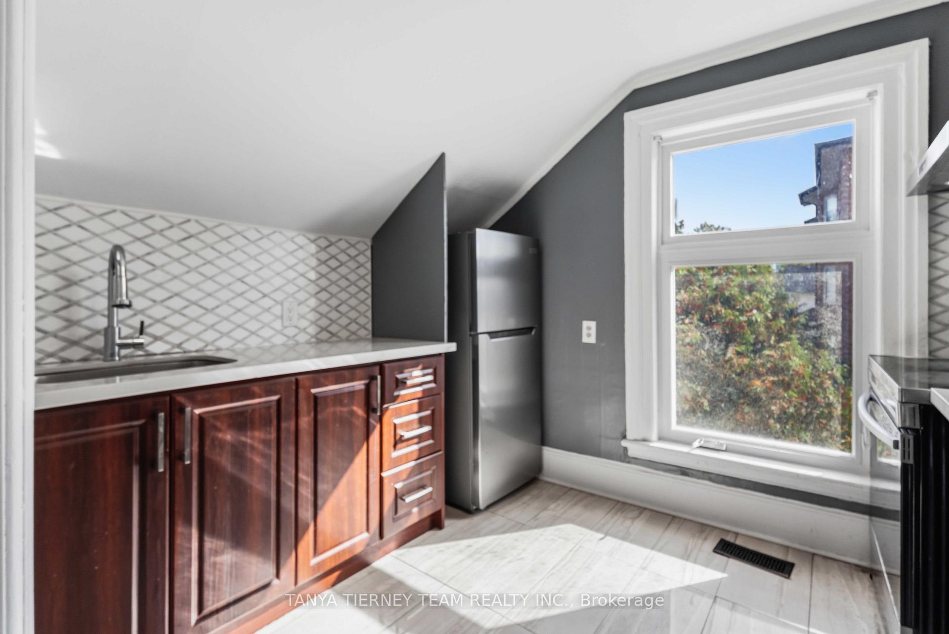 Photo 13 of Unit Upper, 168 Centre Street S, Oshawa, Central — HOMEH