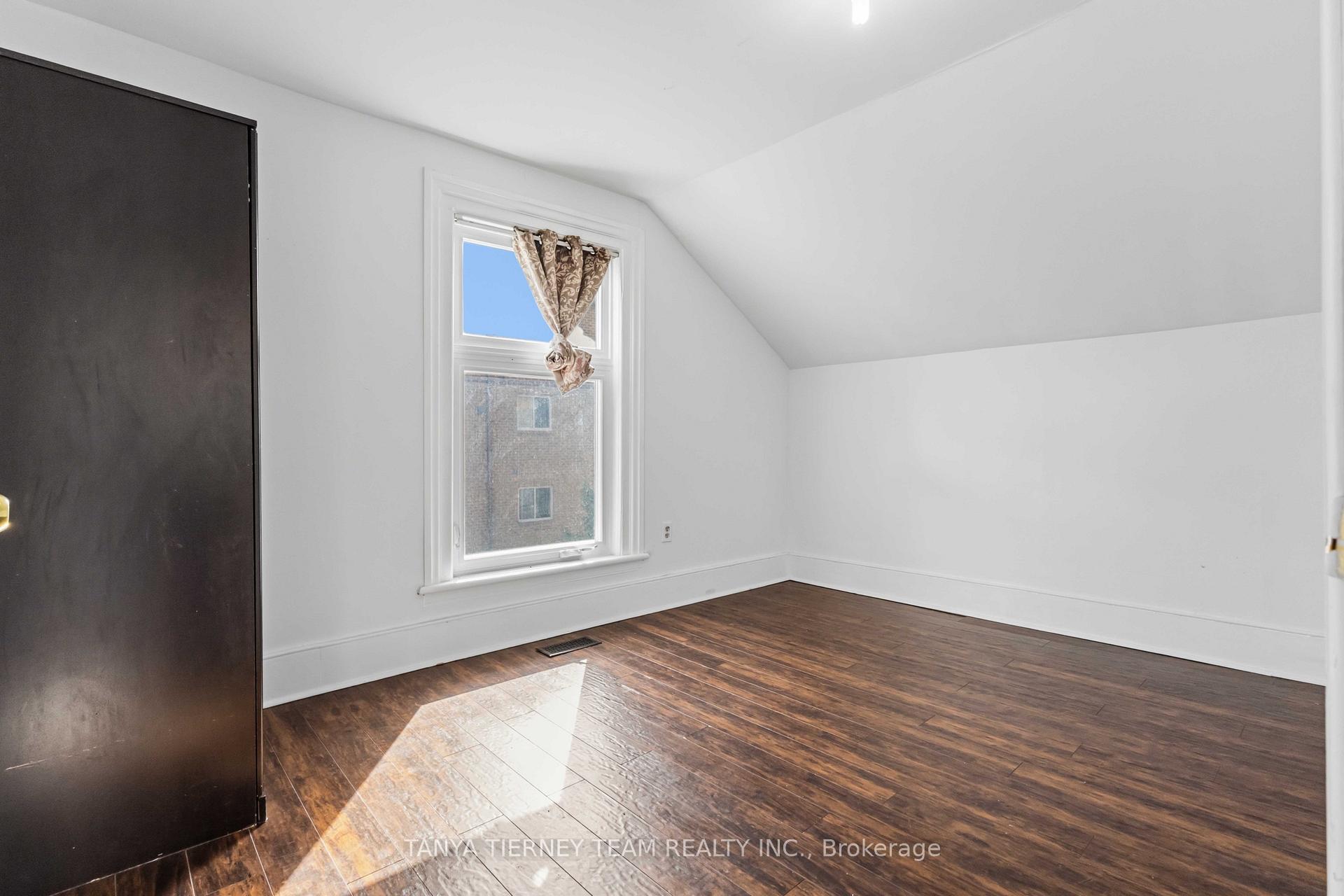 Photo 16 of Unit Upper, 168 Centre Street S, Oshawa, Central — HOMEH