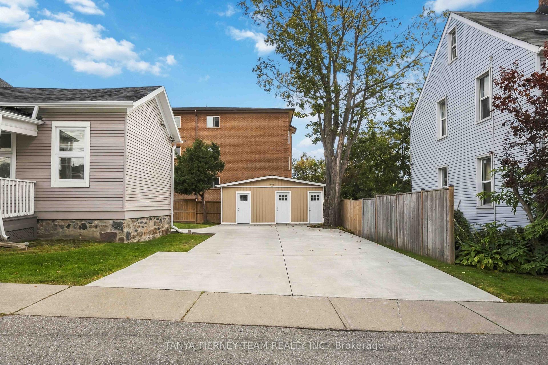 Photo 24 of Unit Upper, 168 Centre Street S, Oshawa, Central — HOMEH