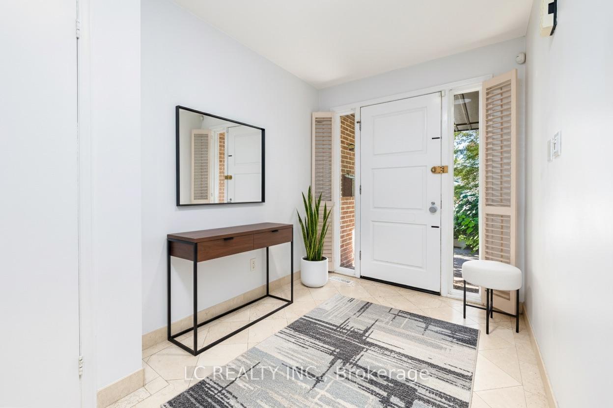 Photo 3 of 141 Mossgrove Trail, North York, St. Andrew-Windfields — HOMEH