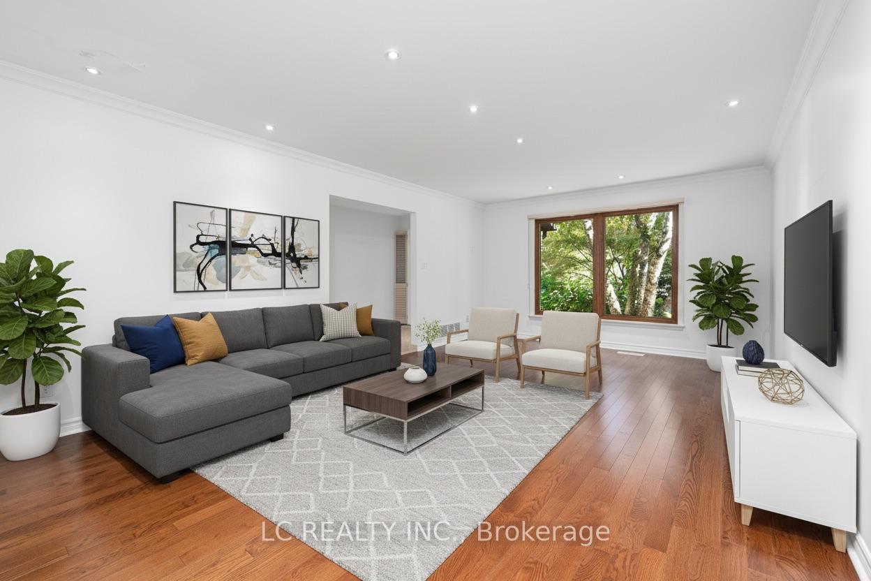 Photo 6 of 141 Mossgrove Trail, North York, St. Andrew-Windfields — HOMEH