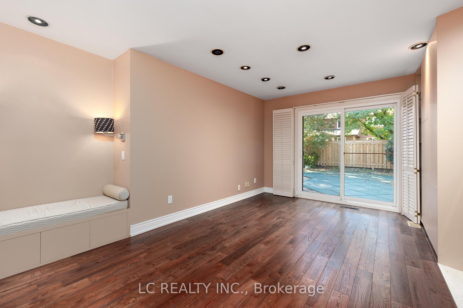 Photo 13 of 141 Mossgrove Trail, North York, St. Andrew-Windfields — HOMEH
