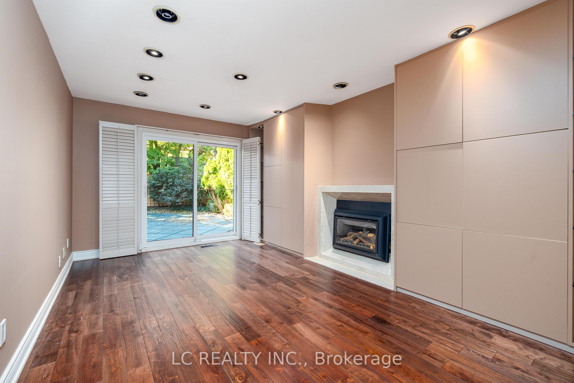 Photo 14 of 141 Mossgrove Trail, North York, St. Andrew-Windfields — HOMEH