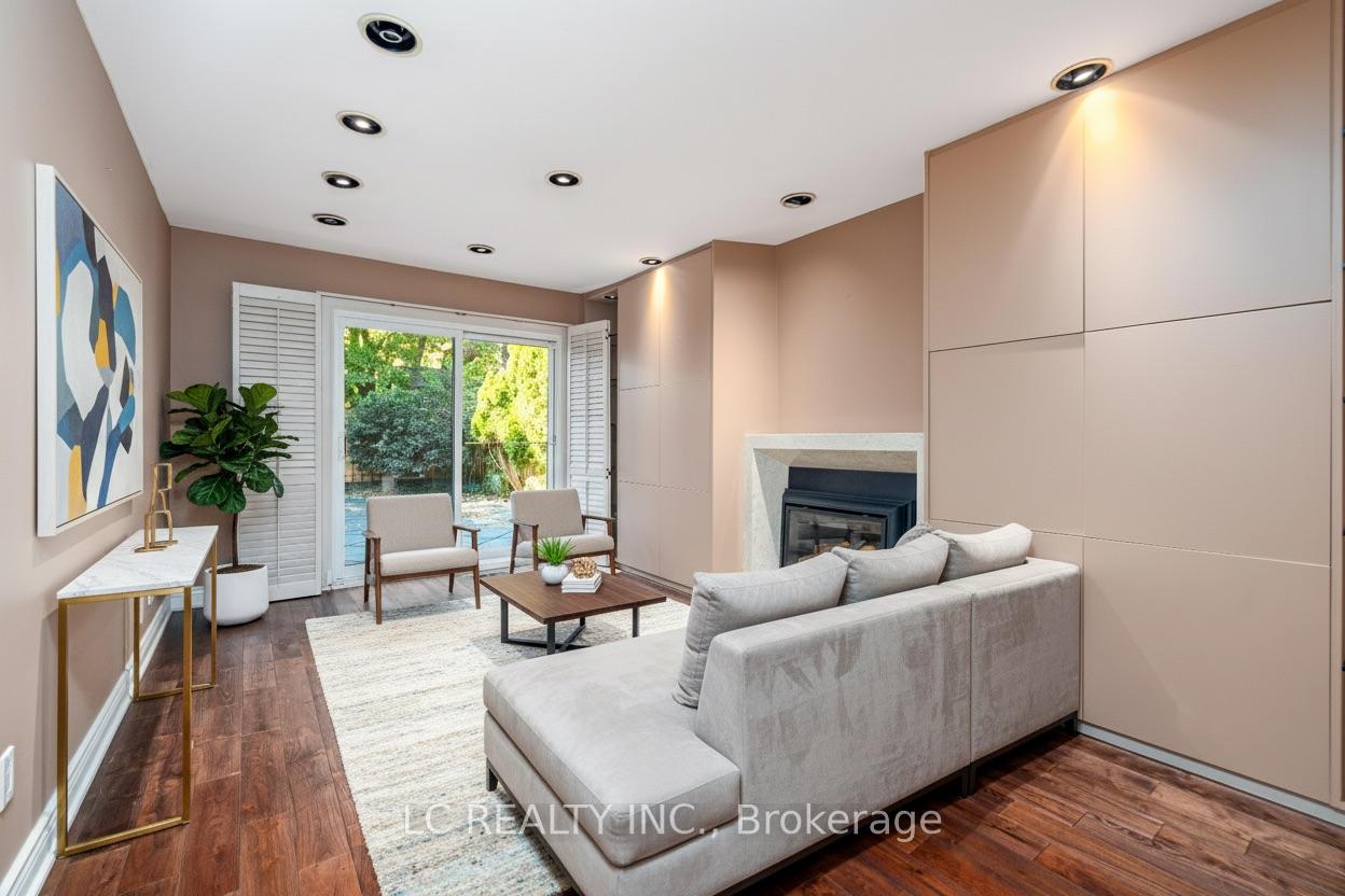 Photo 15 of 141 Mossgrove Trail, North York, St. Andrew-Windfields — HOMEH
