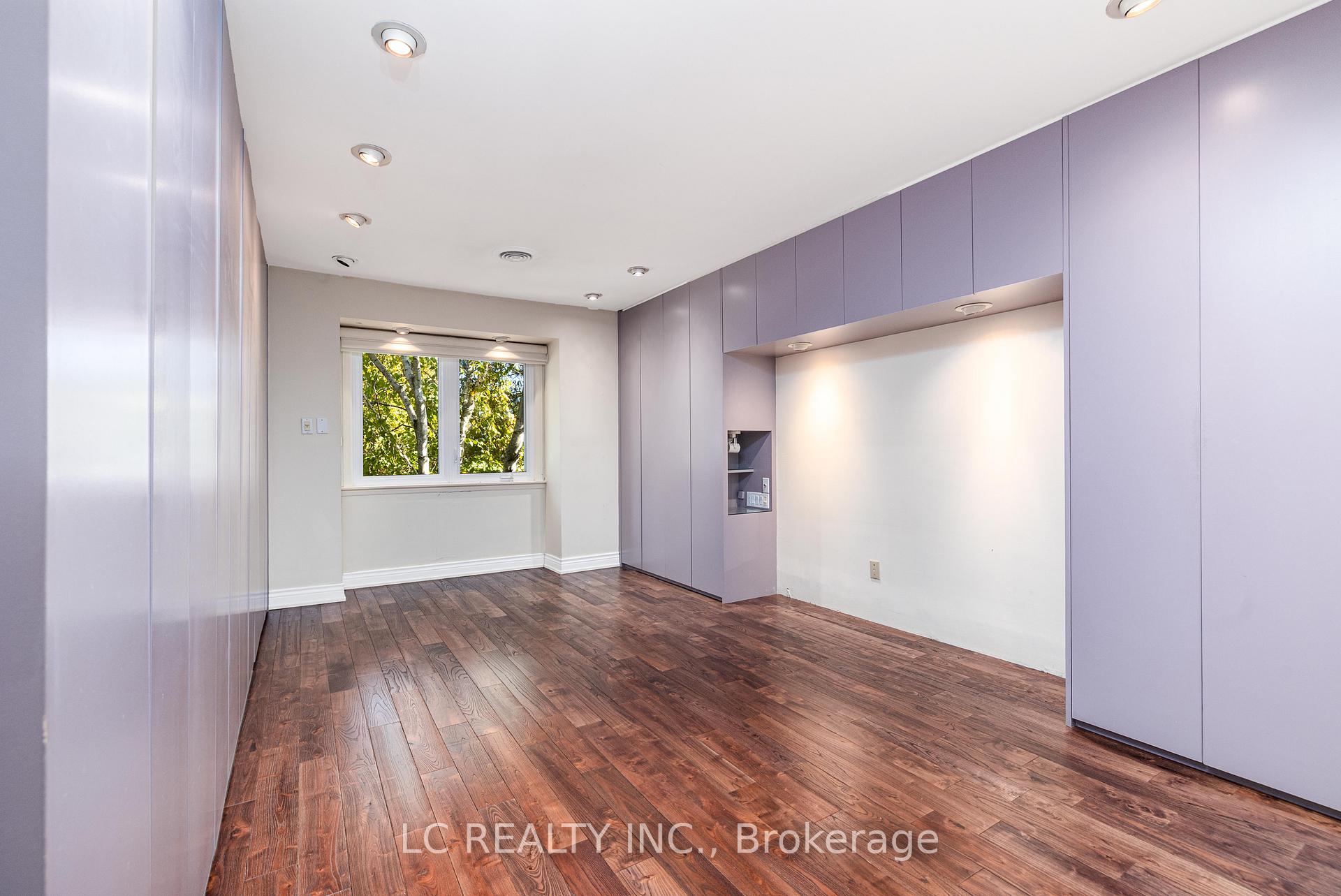 Photo 18 of 141 Mossgrove Trail, North York, St. Andrew-Windfields — HOMEH