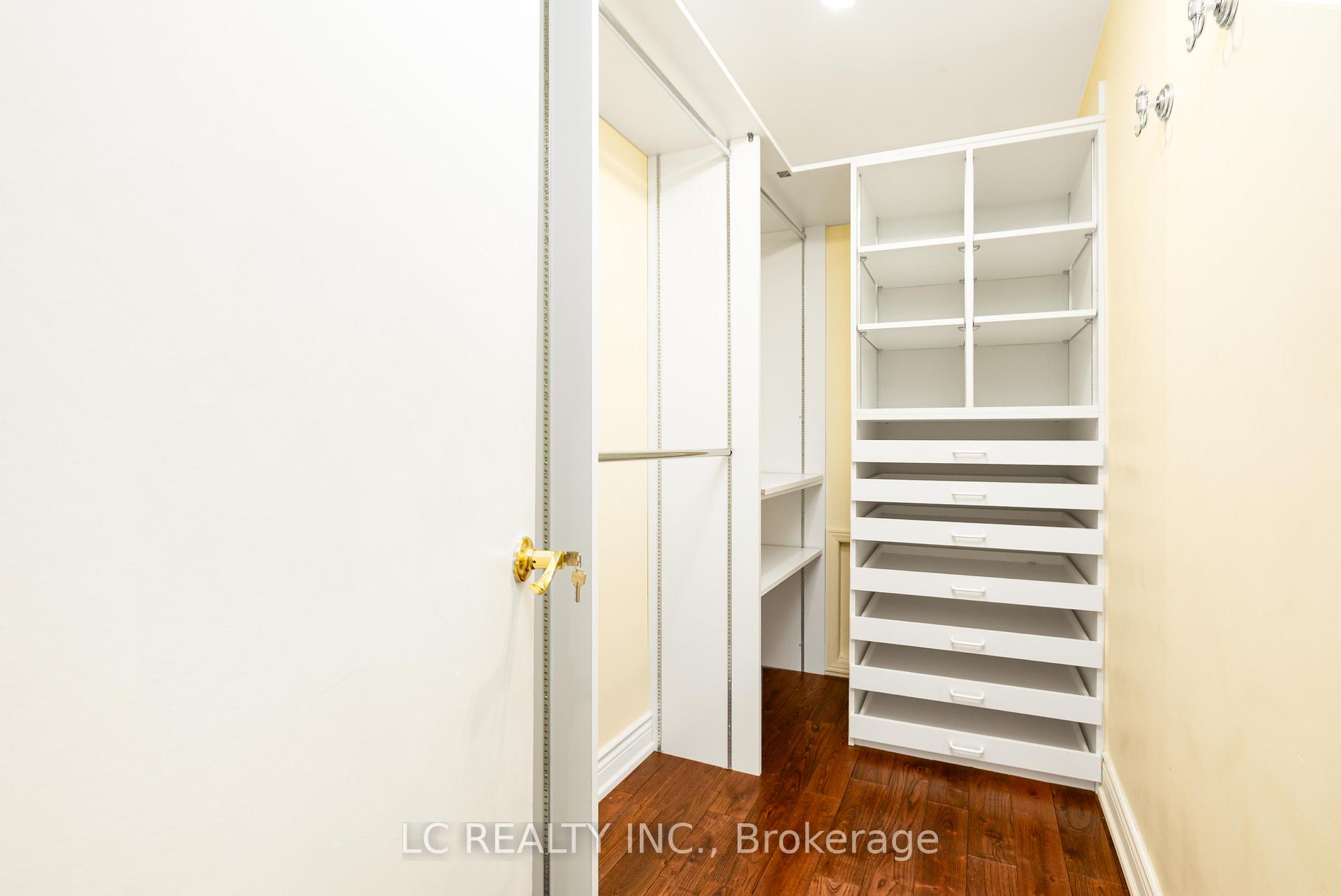 Photo 20 of 141 Mossgrove Trail, North York, St. Andrew-Windfields — HOMEH
