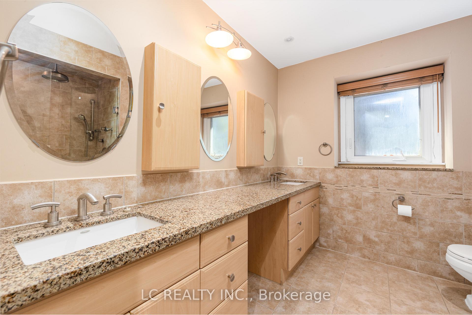 Photo 21 of 141 Mossgrove Trail, North York, St. Andrew-Windfields — HOMEH