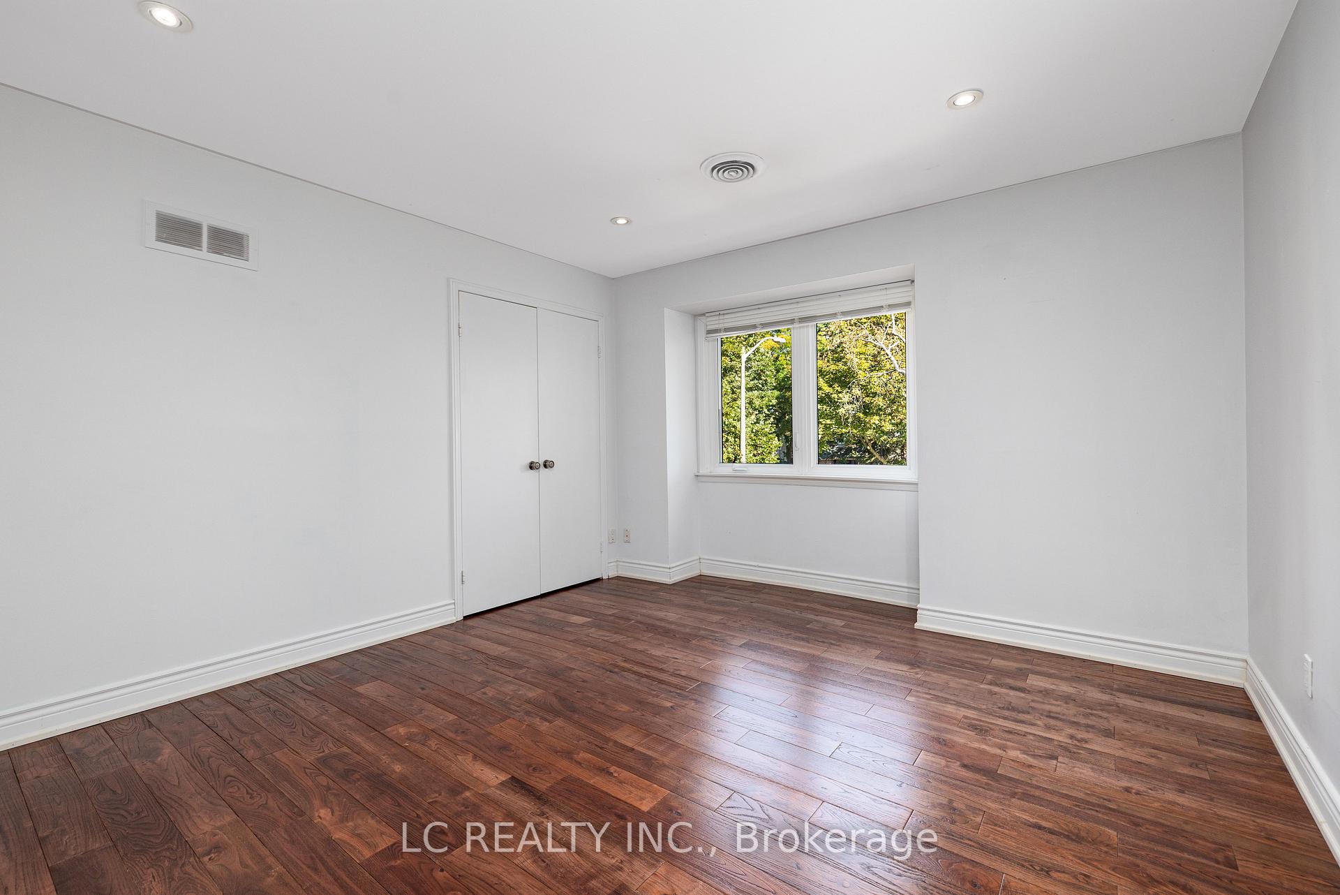 Photo 24 of 141 Mossgrove Trail, North York, St. Andrew-Windfields — HOMEH