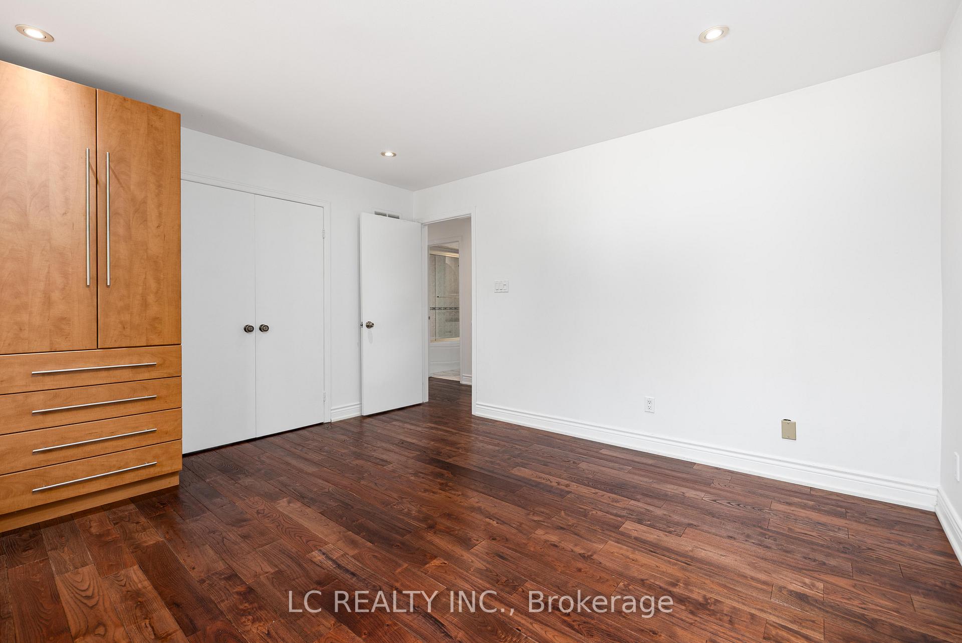 Photo 27 of 141 Mossgrove Trail, North York, St. Andrew-Windfields — HOMEH