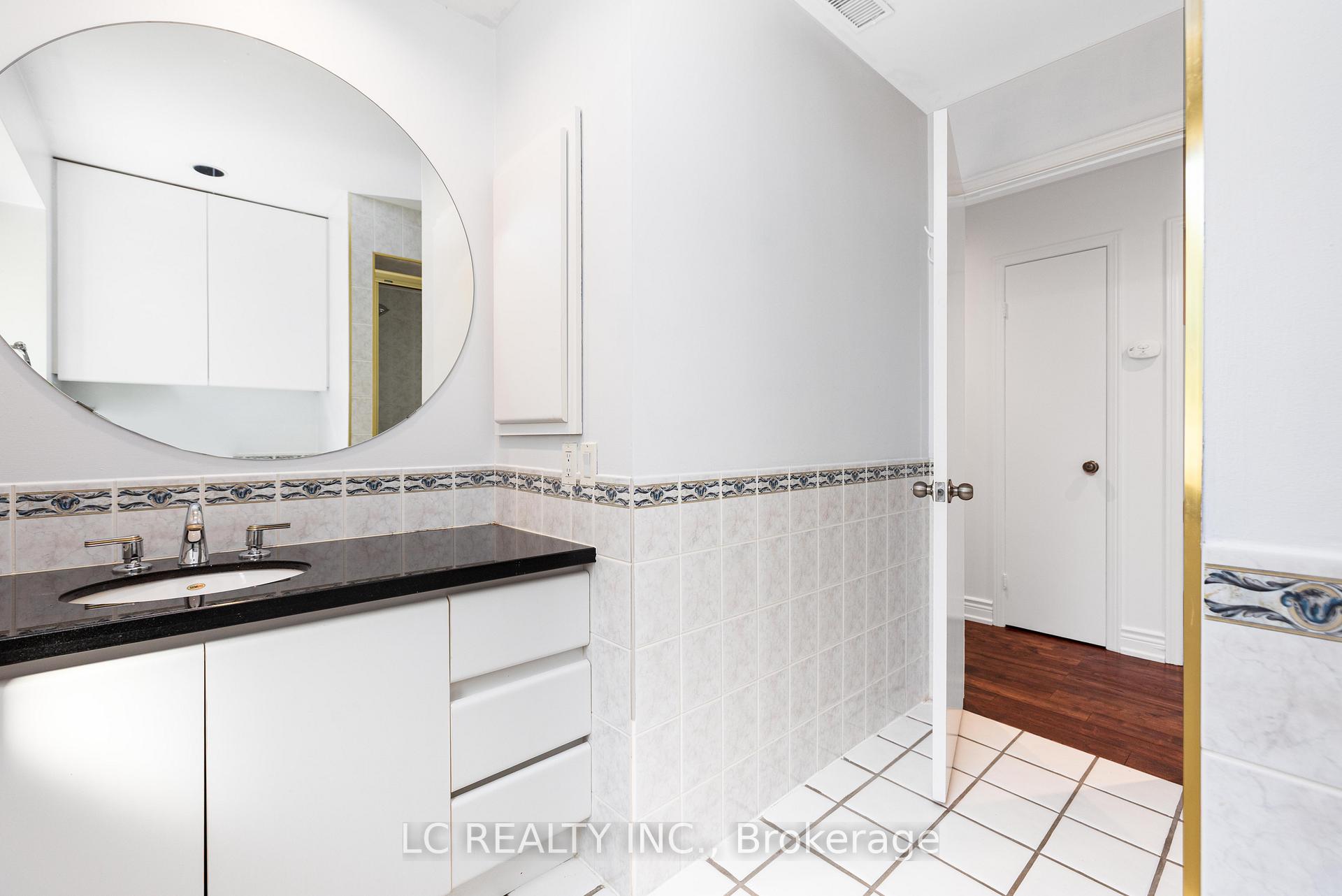 Photo 31 of 141 Mossgrove Trail, North York, St. Andrew-Windfields — HOMEH