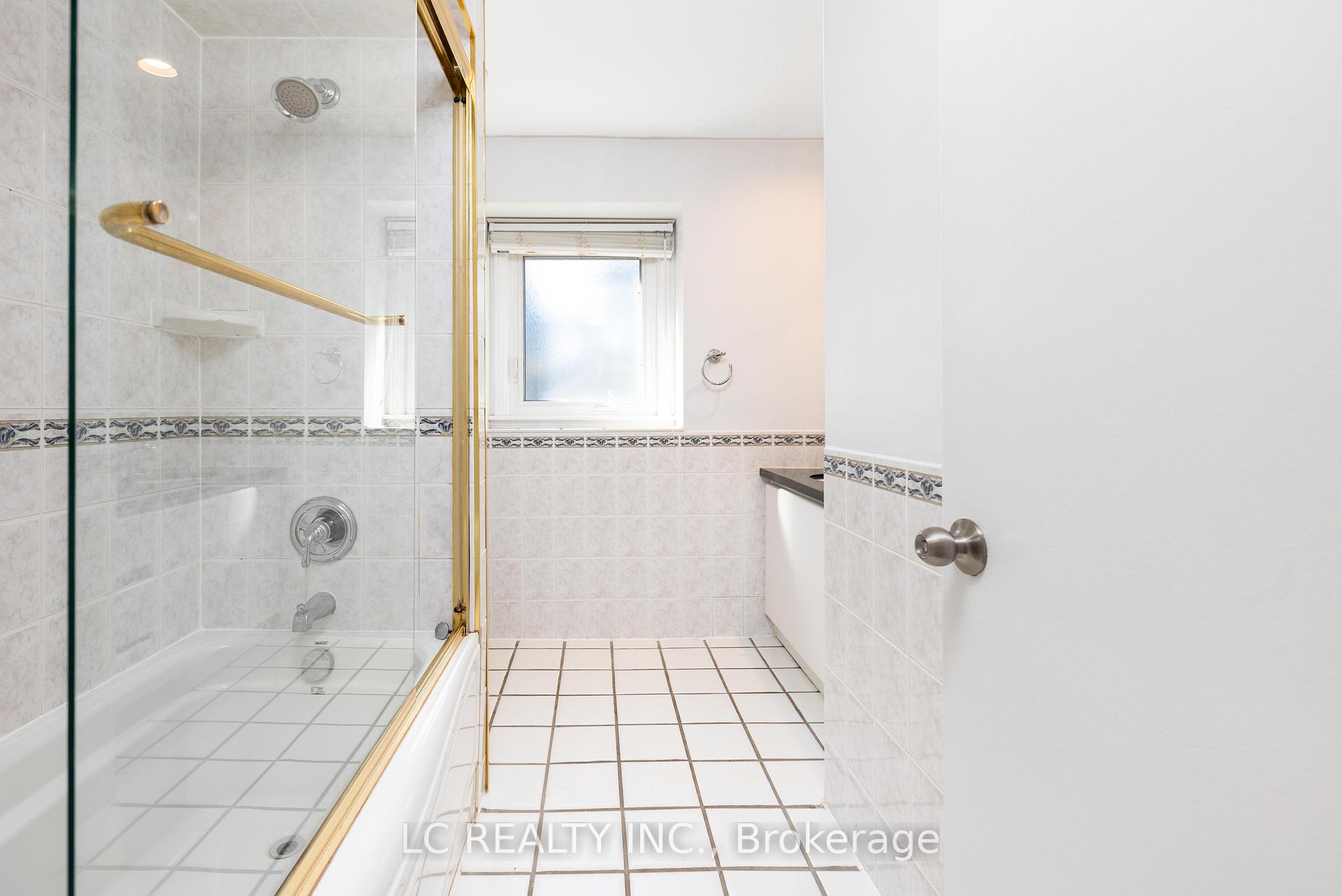 Photo 32 of 141 Mossgrove Trail, North York, St. Andrew-Windfields — HOMEH