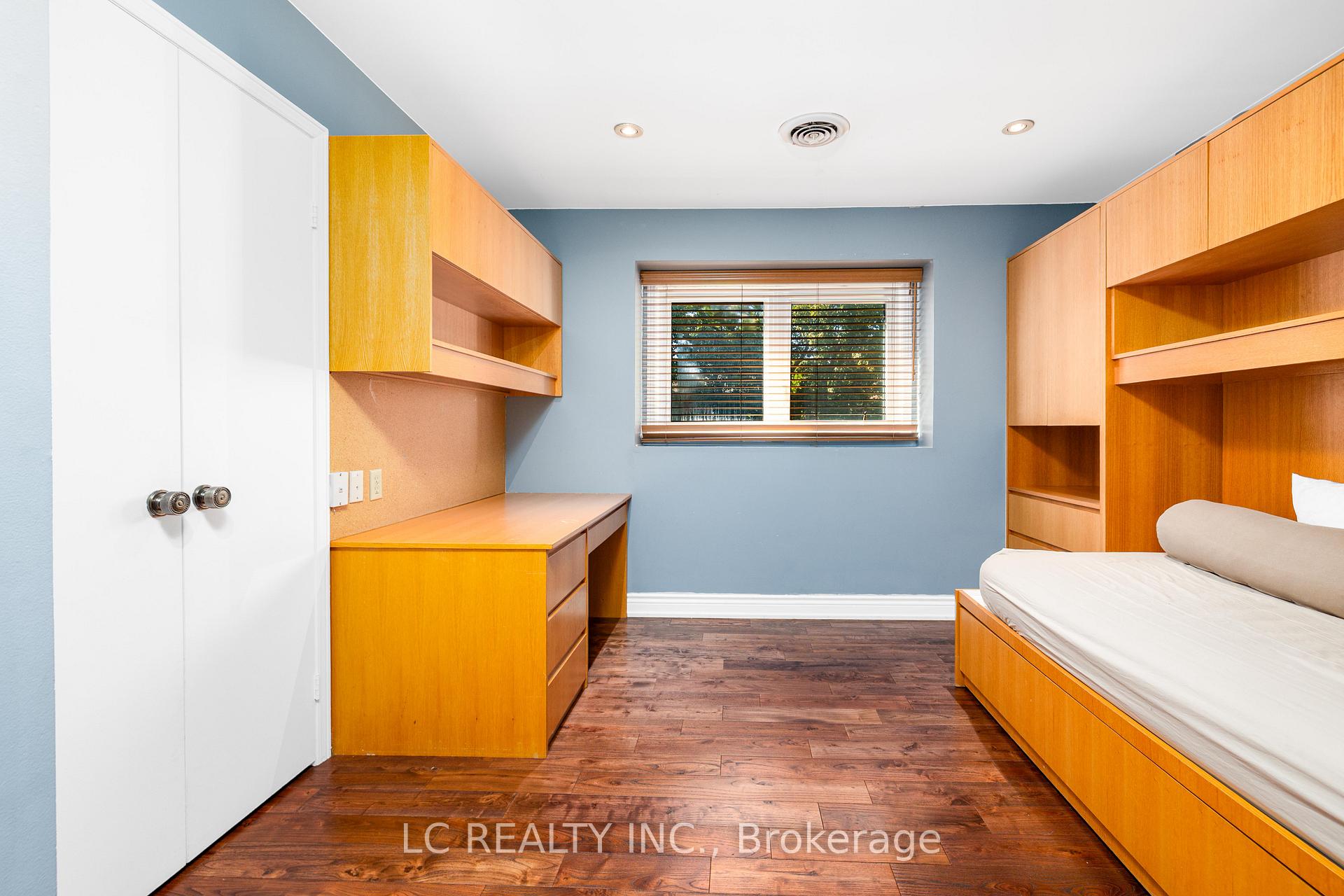 Photo 34 of 141 Mossgrove Trail, North York, St. Andrew-Windfields — HOMEH