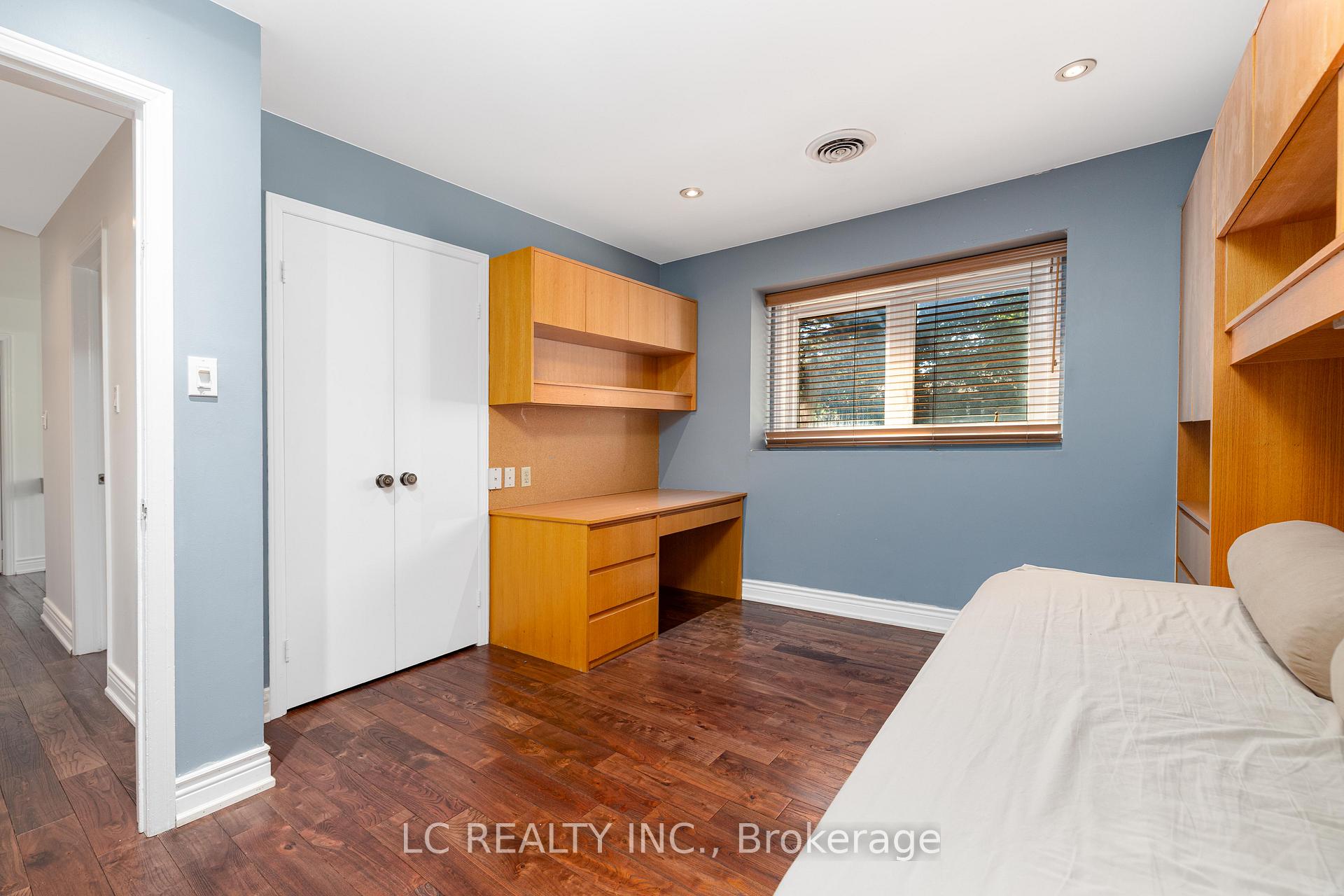 Photo 35 of 141 Mossgrove Trail, North York, St. Andrew-Windfields — HOMEH