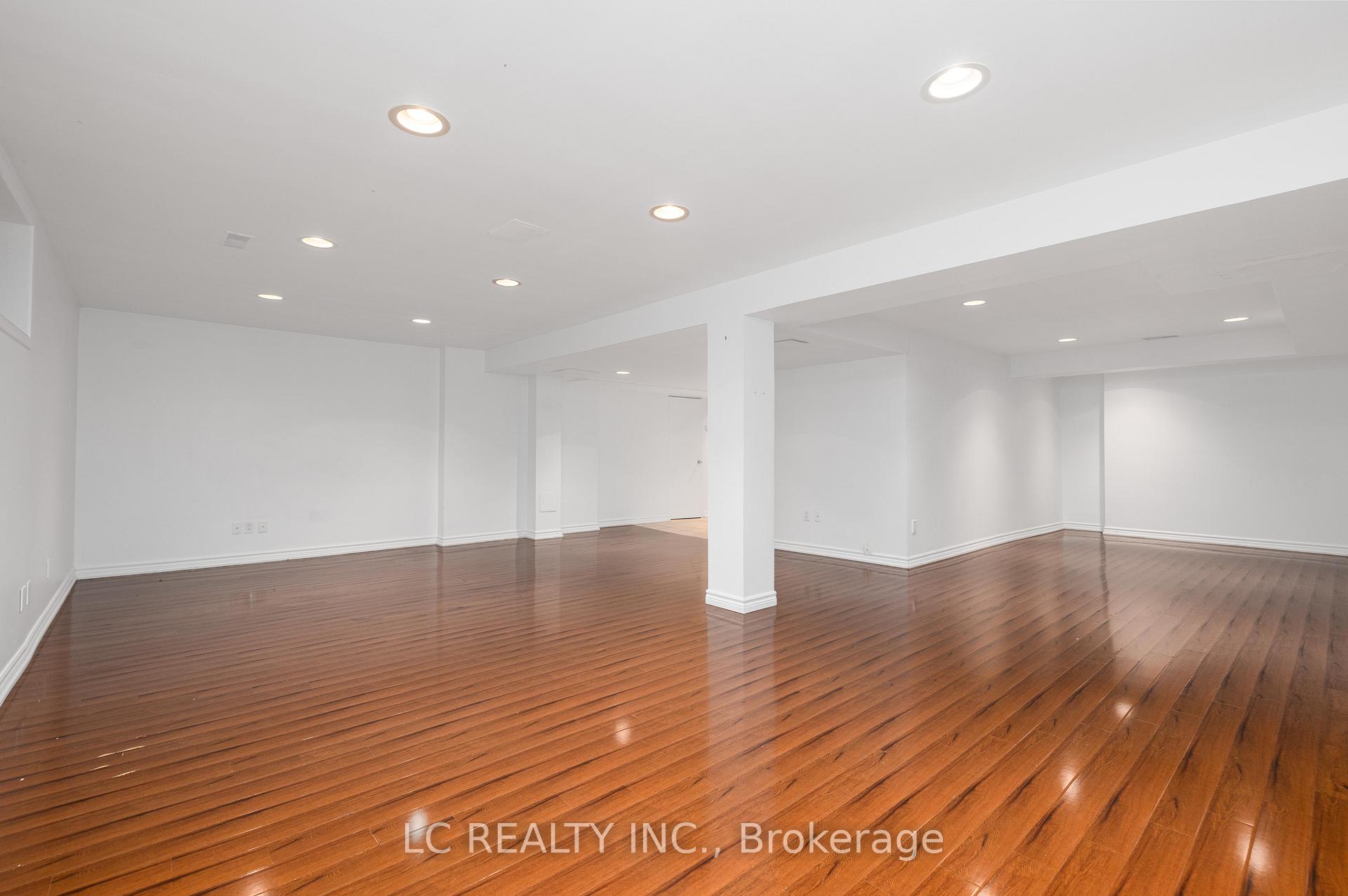 Photo 36 of 141 Mossgrove Trail, North York, St. Andrew-Windfields — HOMEH