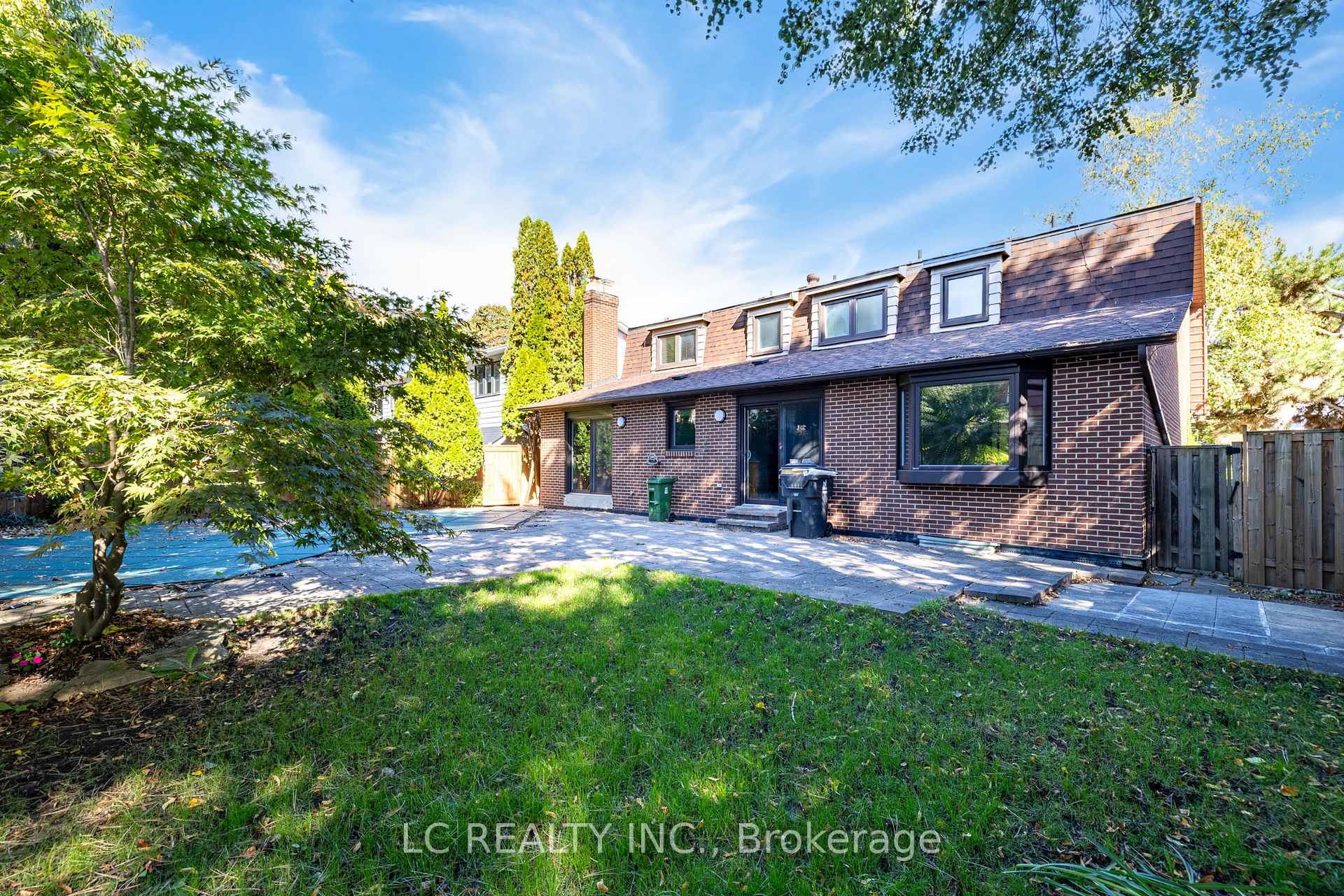 Photo 40 of 141 Mossgrove Trail, North York, St. Andrew-Windfields — HOMEH