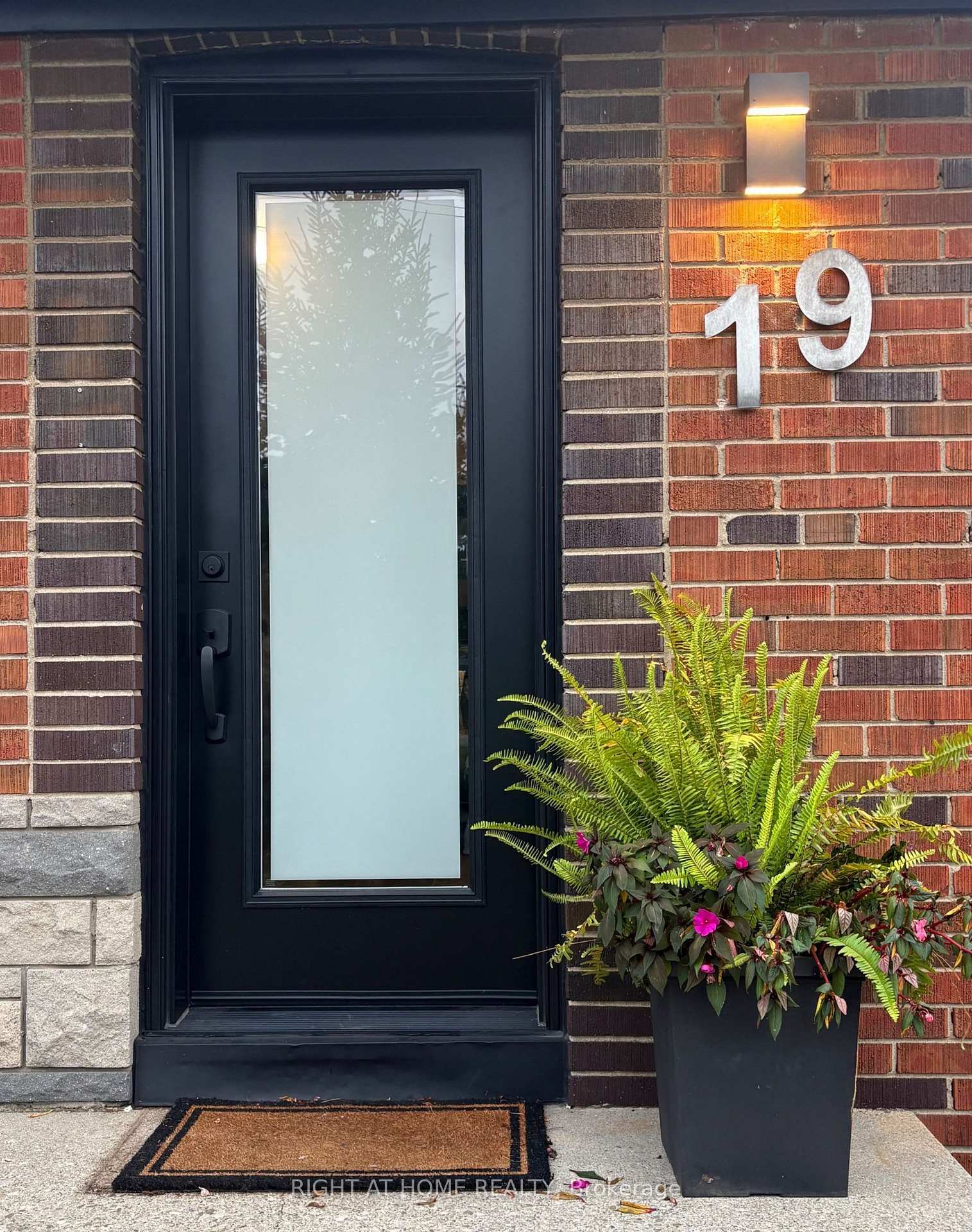 Photo 1 of 19 Flempton Crescent, Scarborough, Ionview — HOMEH