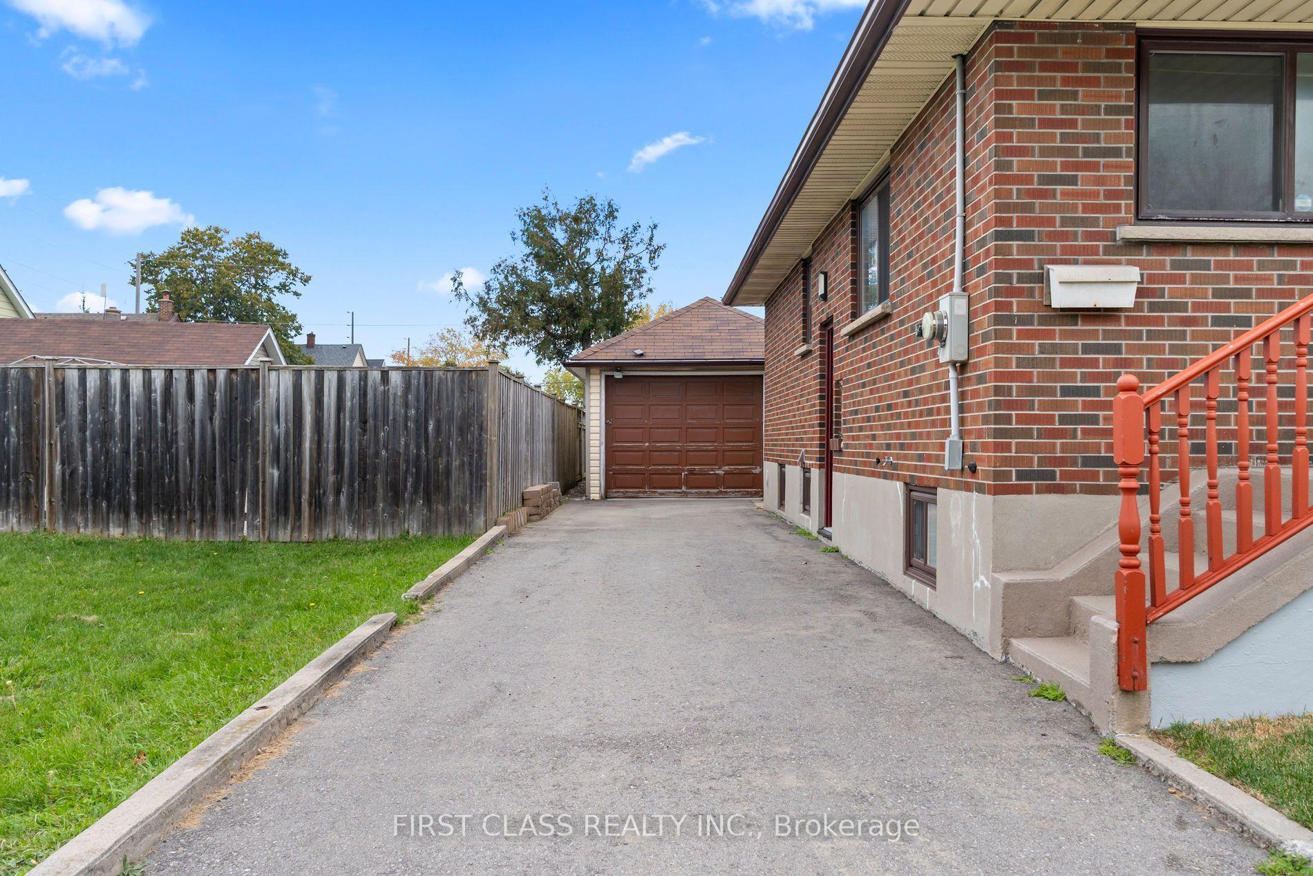 Photo 4 of 284 Jackson Avenue, Oshawa, Central — HOMEH