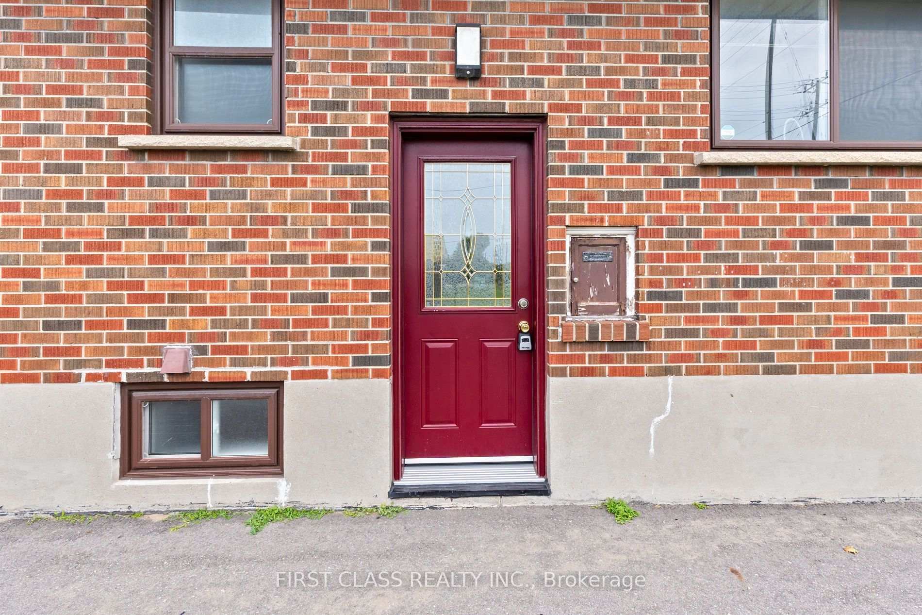 Photo 5 of 284 Jackson Avenue, Oshawa, Central — HOMEH