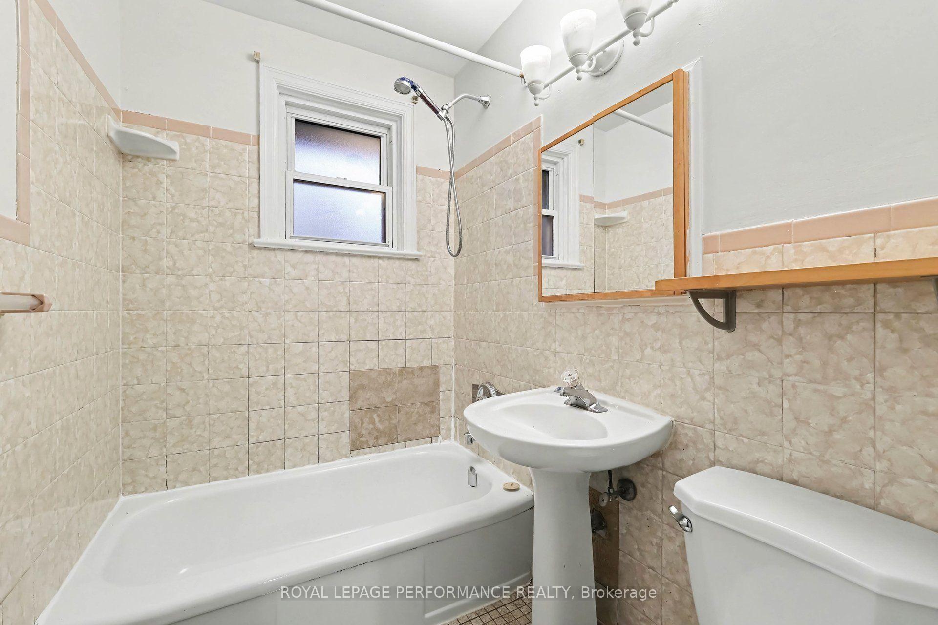 Photo 9 of 856 Iroquois Road, Ottawa, McKellar Heights/Glabar Park — HOMEH