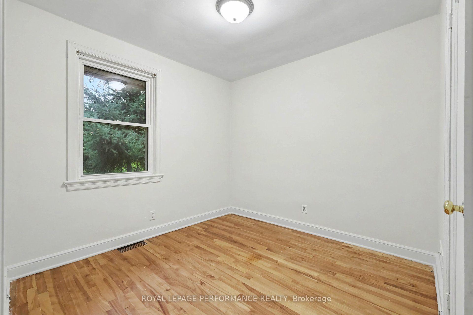 Photo 10 of 856 Iroquois Road, Ottawa, McKellar Heights/Glabar Park — HOMEH
