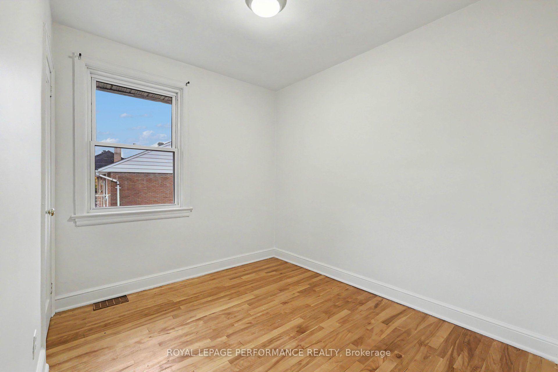 Photo 12 of 856 Iroquois Road, Ottawa, McKellar Heights/Glabar Park — HOMEH