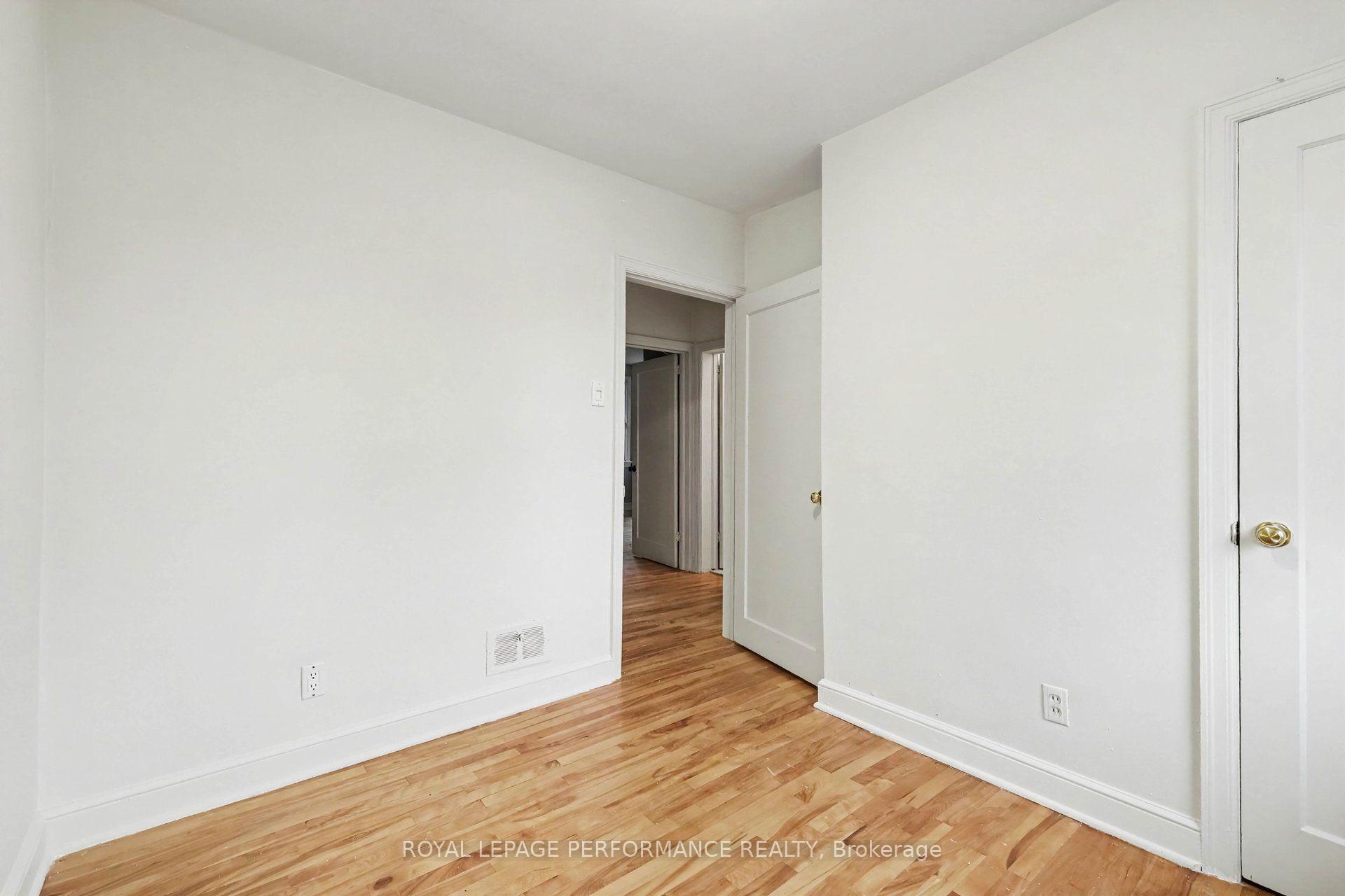 Photo 13 of 856 Iroquois Road, Ottawa, McKellar Heights/Glabar Park — HOMEH