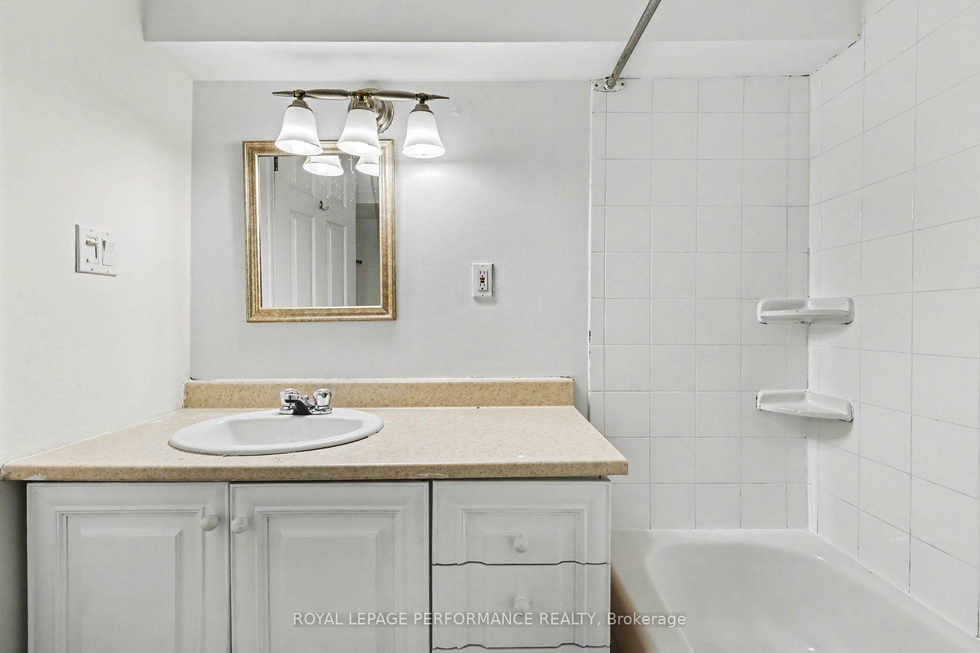 Photo 19 of 856 Iroquois Road, Ottawa, McKellar Heights/Glabar Park — HOMEH