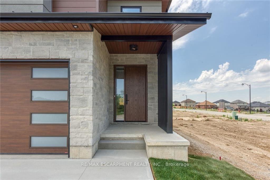 Photo 3 of 92 Craddock Boulevard, Haldimand — HOMEH