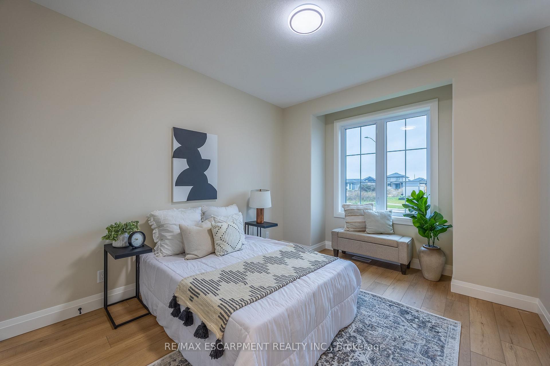 Photo 4 of 88 Craddock Boulevard, Haldimand — HOMEH