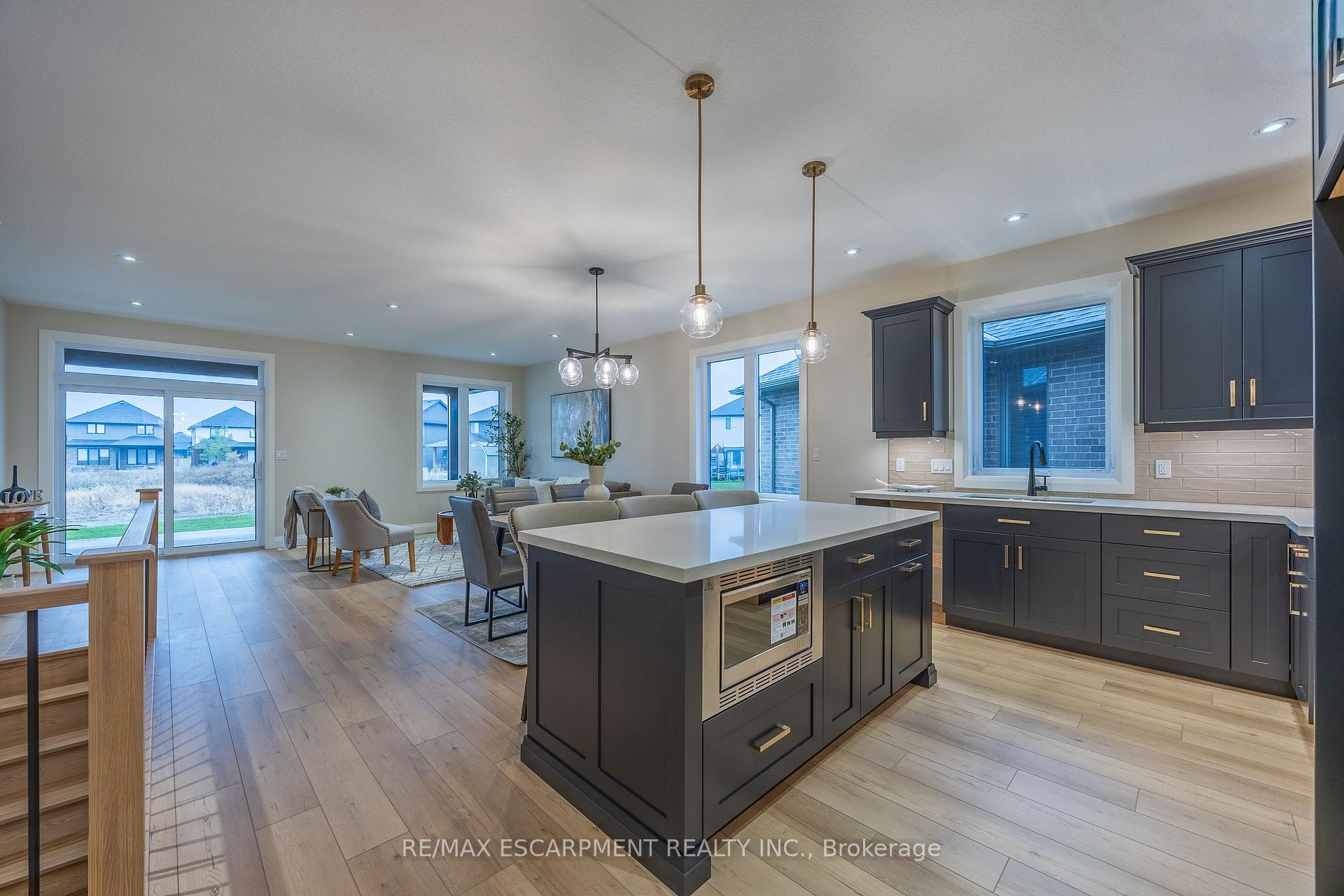 Photo 7 of 88 Craddock Boulevard, Haldimand — HOMEH