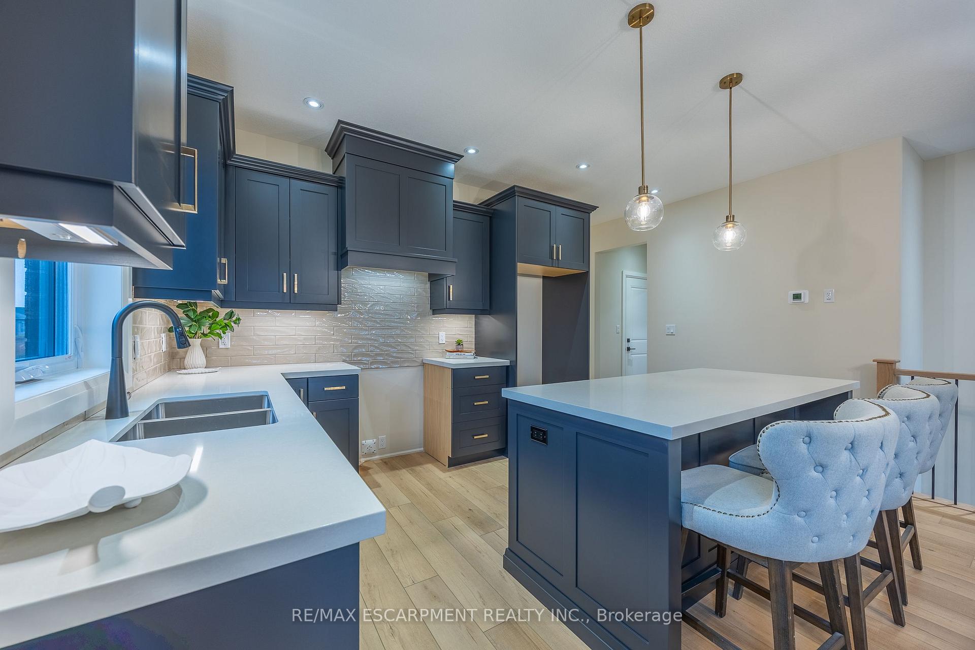 Photo 10 of 88 Craddock Boulevard, Haldimand — HOMEH