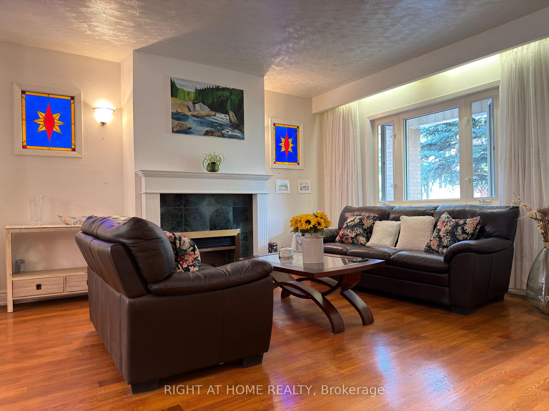 Photo 3 of 107 Melrose Avenue, Toronto, Lawrence Park North — HOMEH