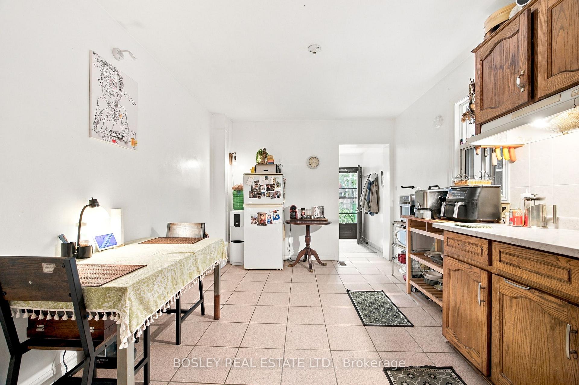 Photo 12 of 15 Lumbervale Avenue, Toronto, Dufferin Grove — HOMEH