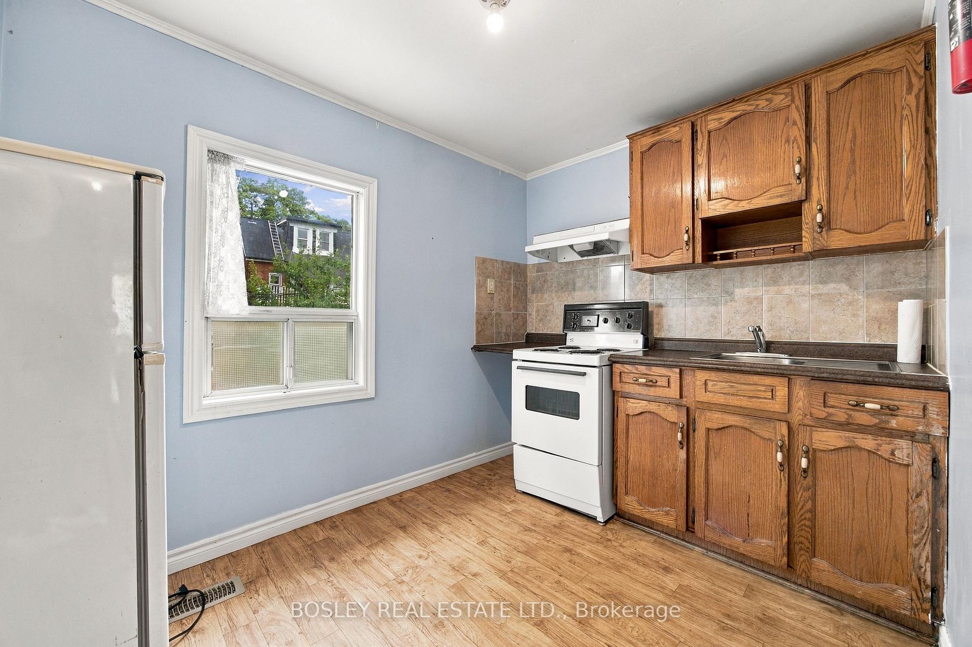 Photo 18 of 15 Lumbervale Avenue, Toronto, Dufferin Grove — HOMEH