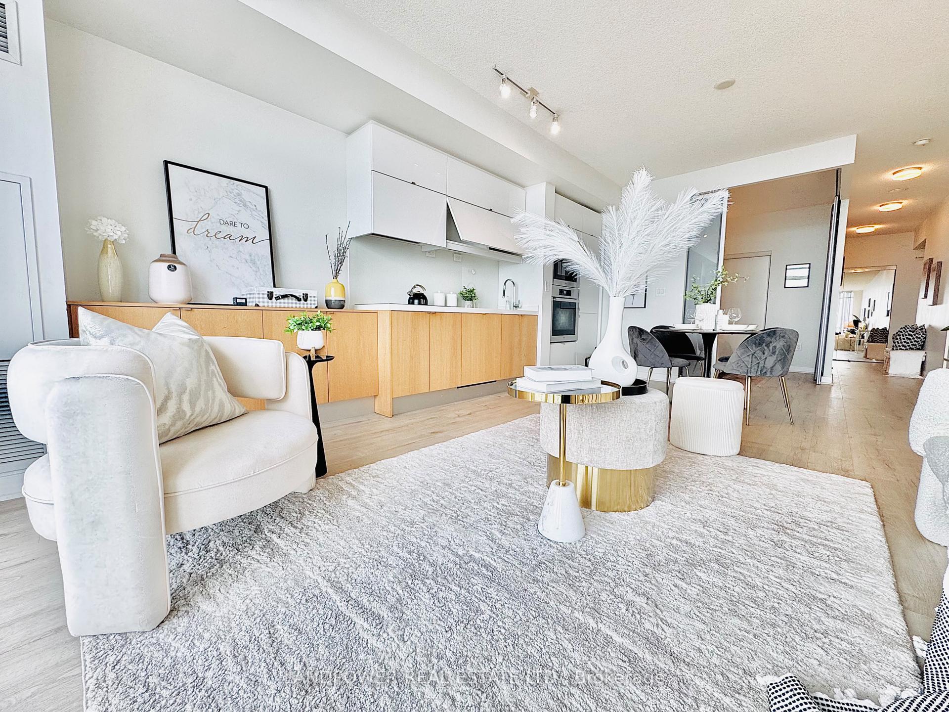 Photo 4 of Unit 3807, 21 Iceboat Terrace, Toronto, Waterfront Communities — HOMEH