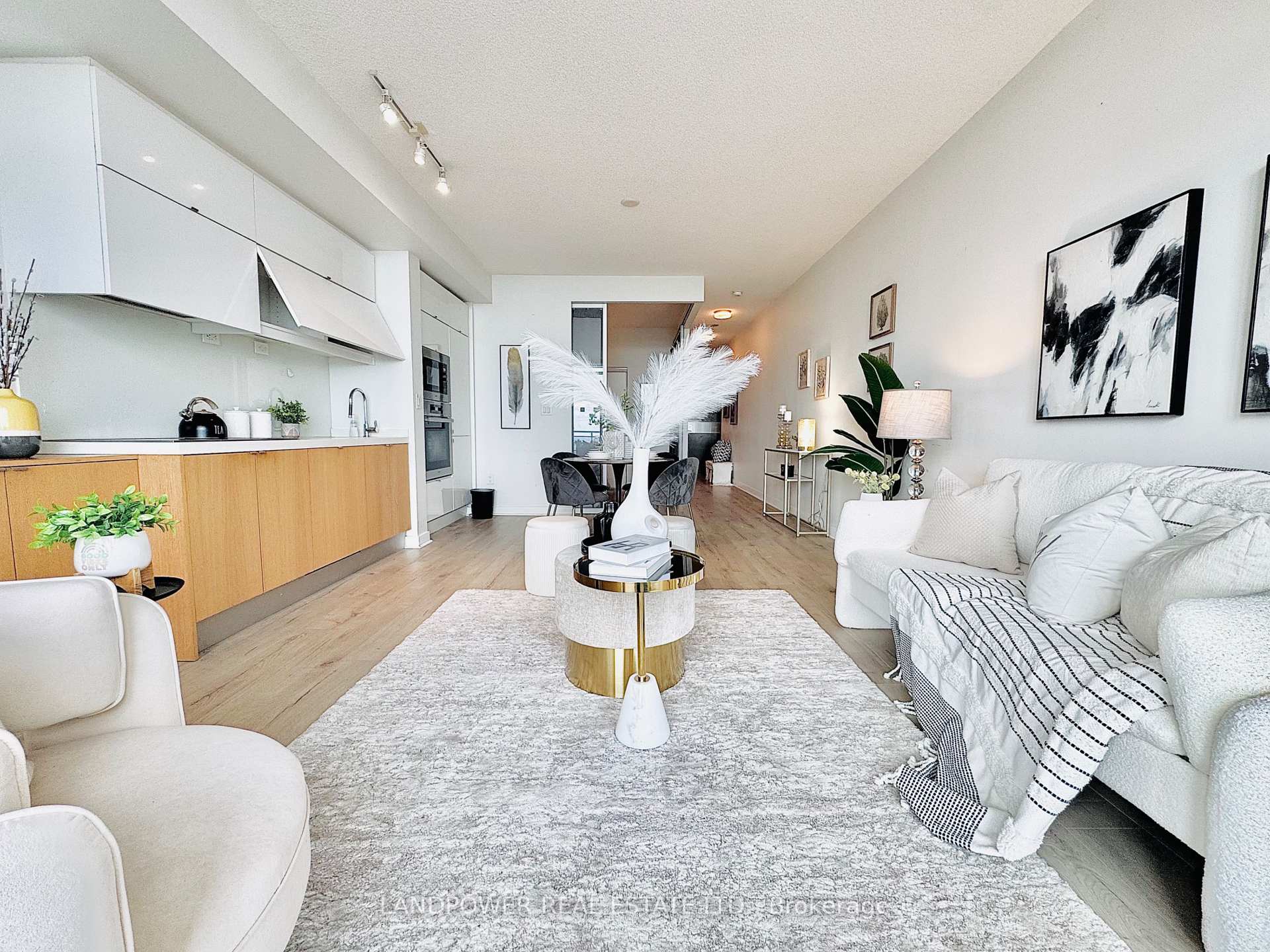 Photo 5 of Unit 3807, 21 Iceboat Terrace, Toronto, Waterfront Communities — HOMEH