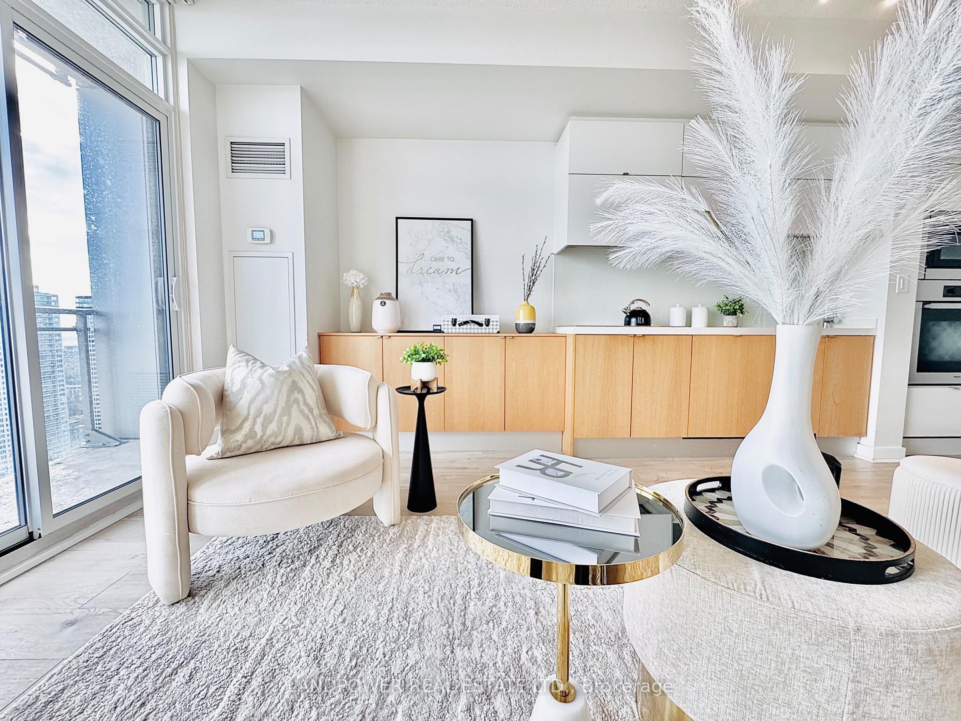 Photo 6 of Unit 3807, 21 Iceboat Terrace, Toronto, Waterfront Communities — HOMEH