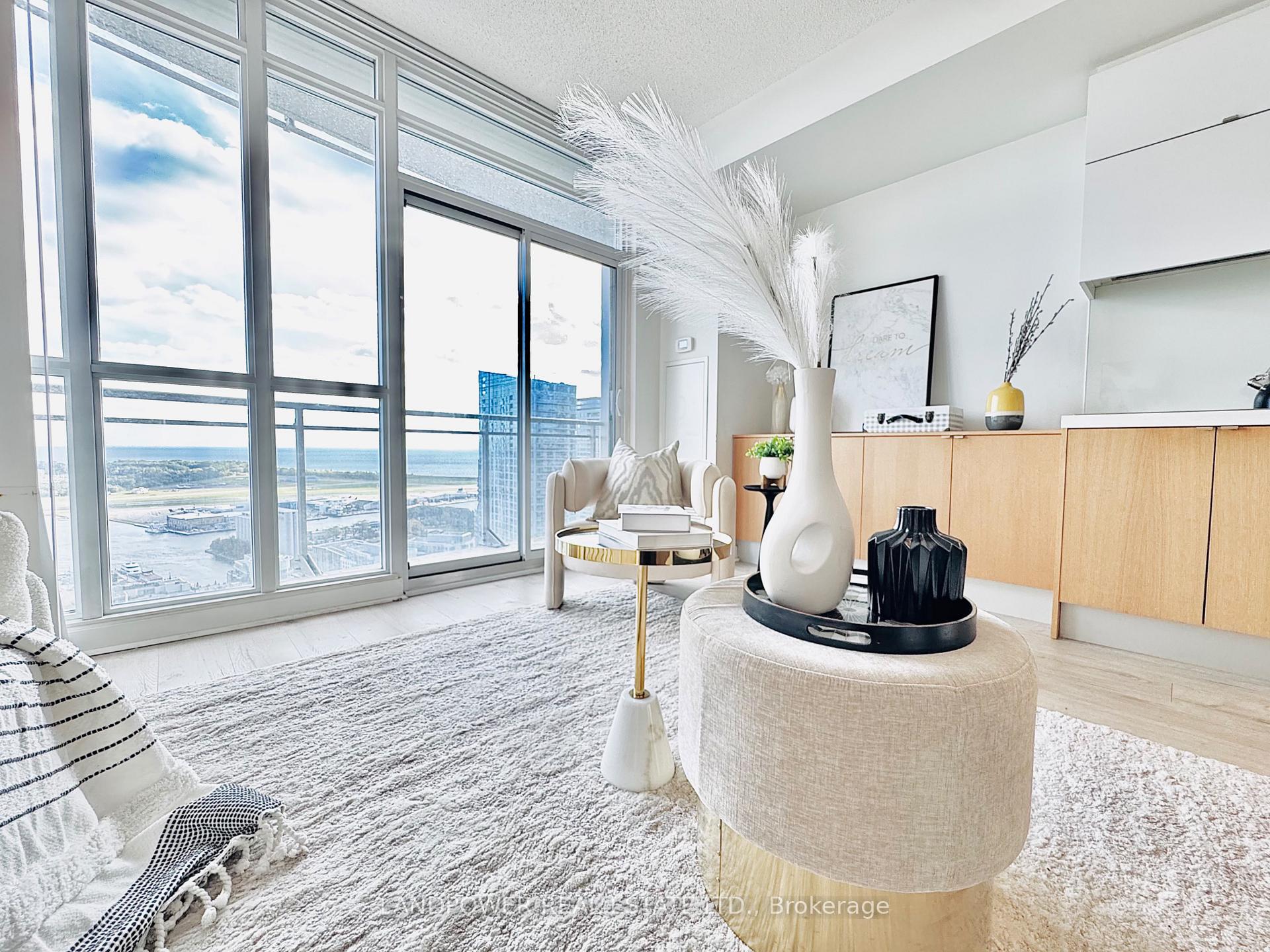 Photo 7 of Unit 3807, 21 Iceboat Terrace, Toronto, Waterfront Communities — HOMEH