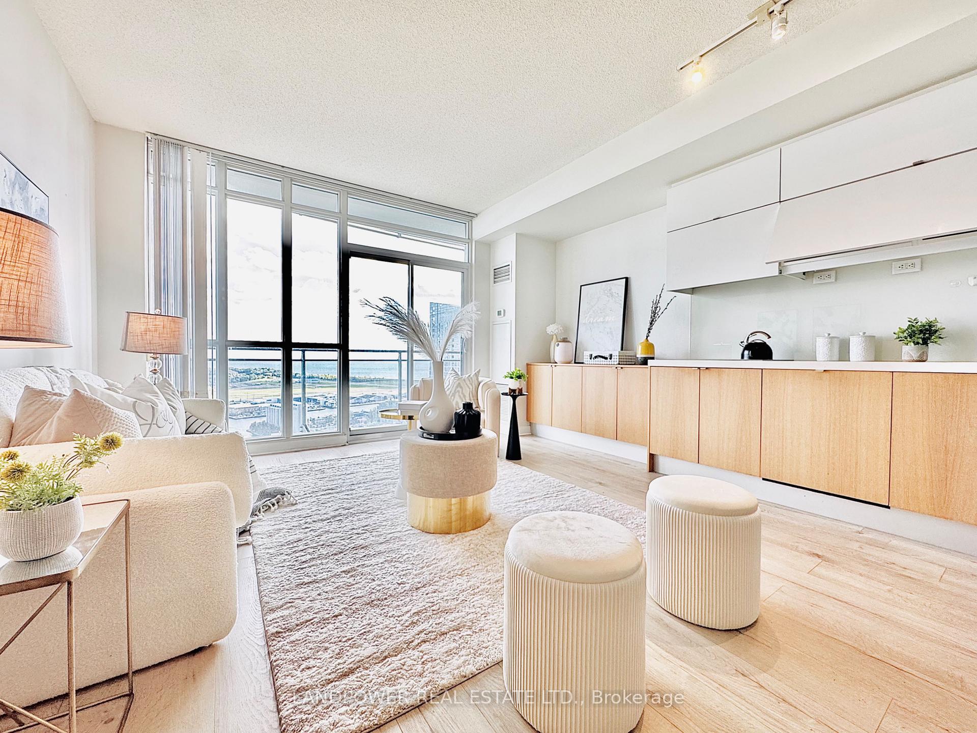 Photo 8 of Unit 3807, 21 Iceboat Terrace, Toronto, Waterfront Communities — HOMEH