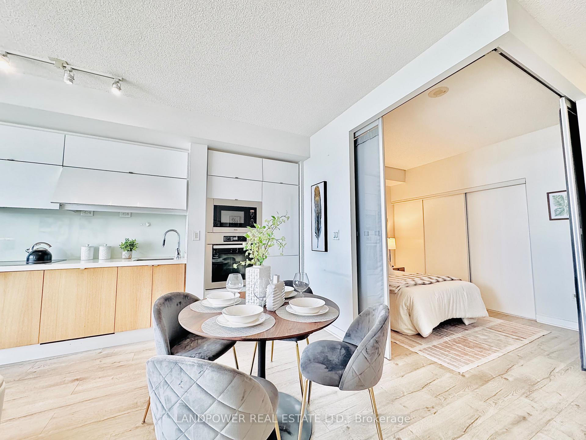 Photo 18 of Unit 3807, 21 Iceboat Terrace, Toronto, Waterfront Communities — HOMEH