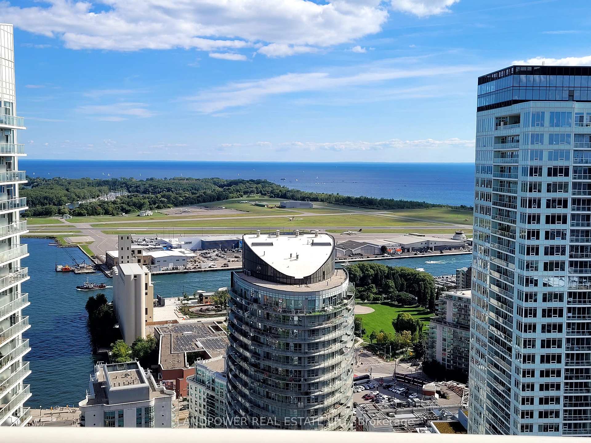 Photo 4 of Unit 4502, 85 Queens Wharf Road, Toronto, Waterfront Communities — HOMEH