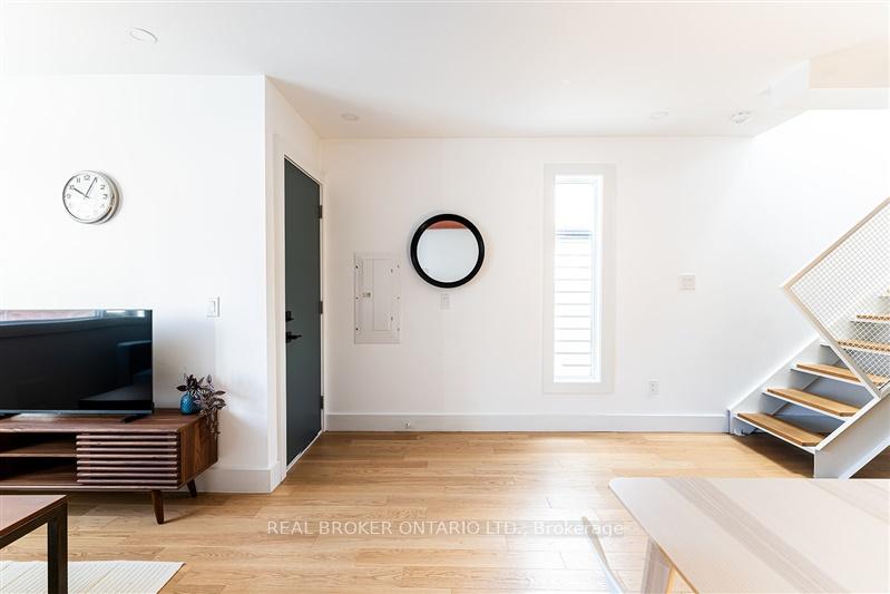 Photo 4 of Unit Upper, 278 Campbell Avenue, Toronto, Dovercourt-Wallace Emerson-Junction — HOMEH
