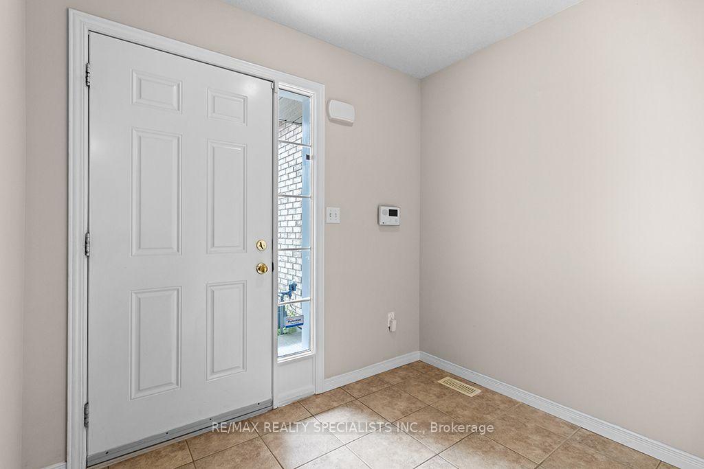 Photo 3 of 292 Briarmeadow Drive, Kitchener, Idlewood — HOMEH
