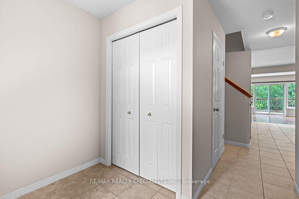 Photo 4 of 292 Briarmeadow Drive, Kitchener, Idlewood — HOMEH