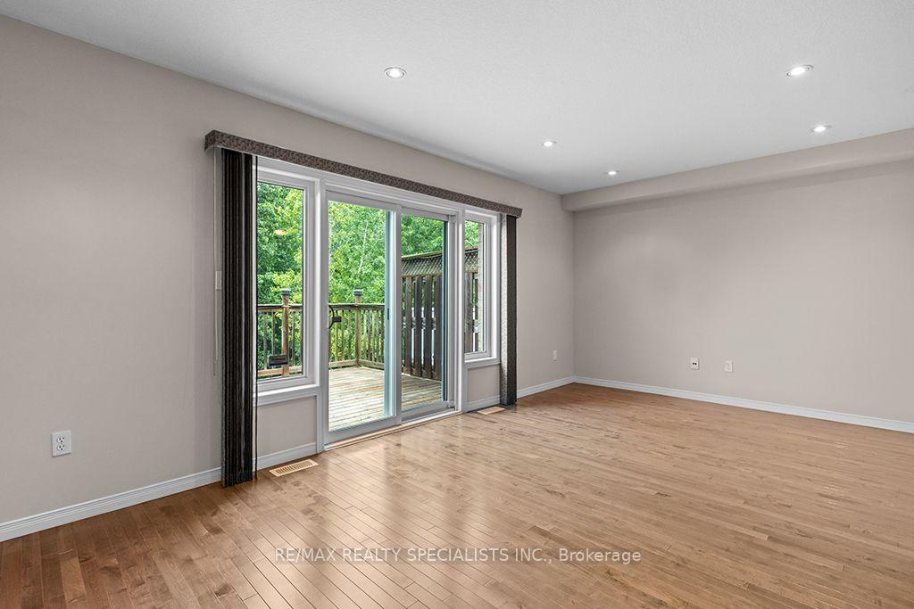 Photo 10 of 292 Briarmeadow Drive, Kitchener, Idlewood — HOMEH