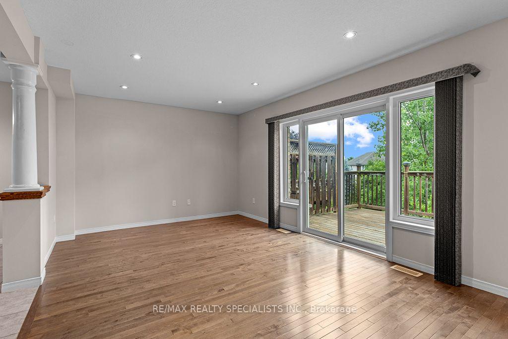 Photo 11 of 292 Briarmeadow Drive, Kitchener, Idlewood — HOMEH