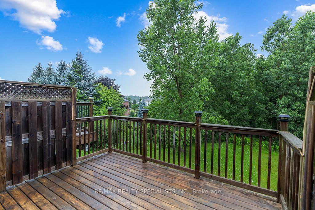Photo 13 of 292 Briarmeadow Drive, Kitchener, Idlewood — HOMEH