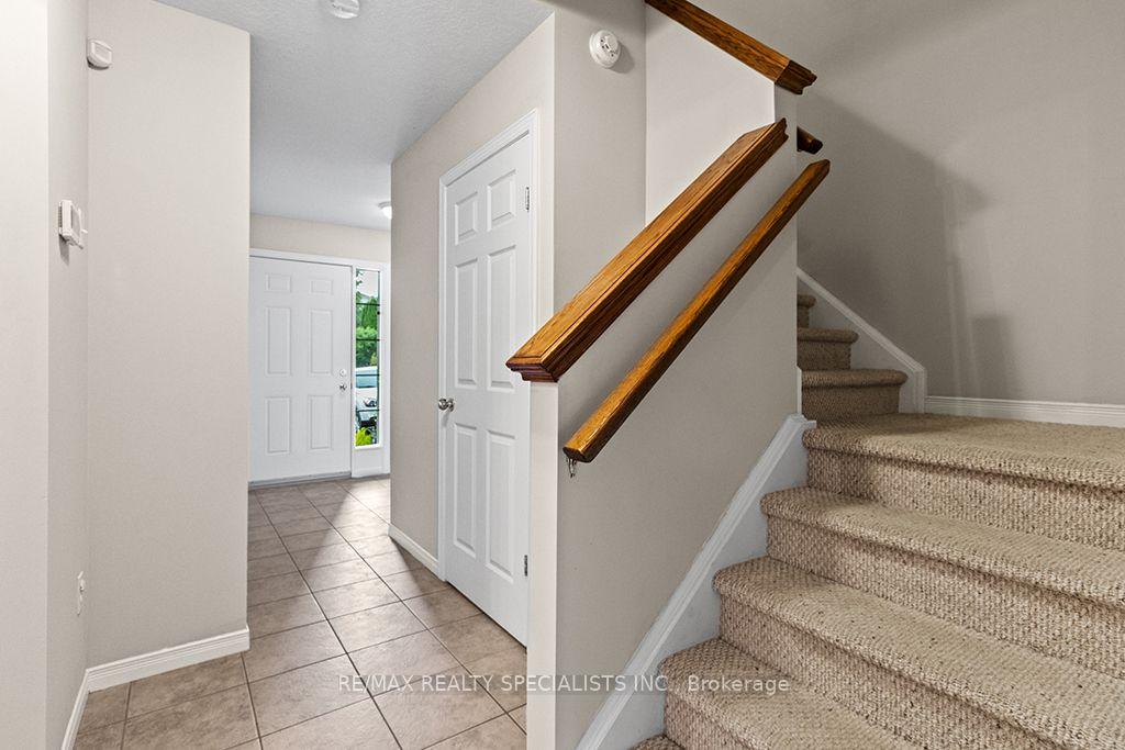 Photo 16 of 292 Briarmeadow Drive, Kitchener, Idlewood — HOMEH